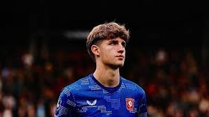 官方：库巴西右脚踝不适，已离开西班牙队返回巴萨